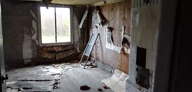 Why Selling a Distressed House Through Traditional Methods Fails in Progress